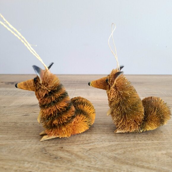 2 cute squirrels Christmas ornaments. - Picture 4 of 6